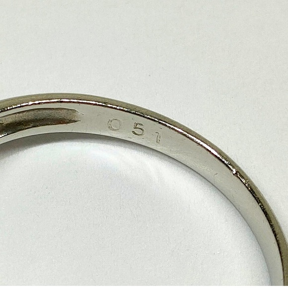 Platinum 900 with 0.51 Natural Diamond - Picture 3 of 7